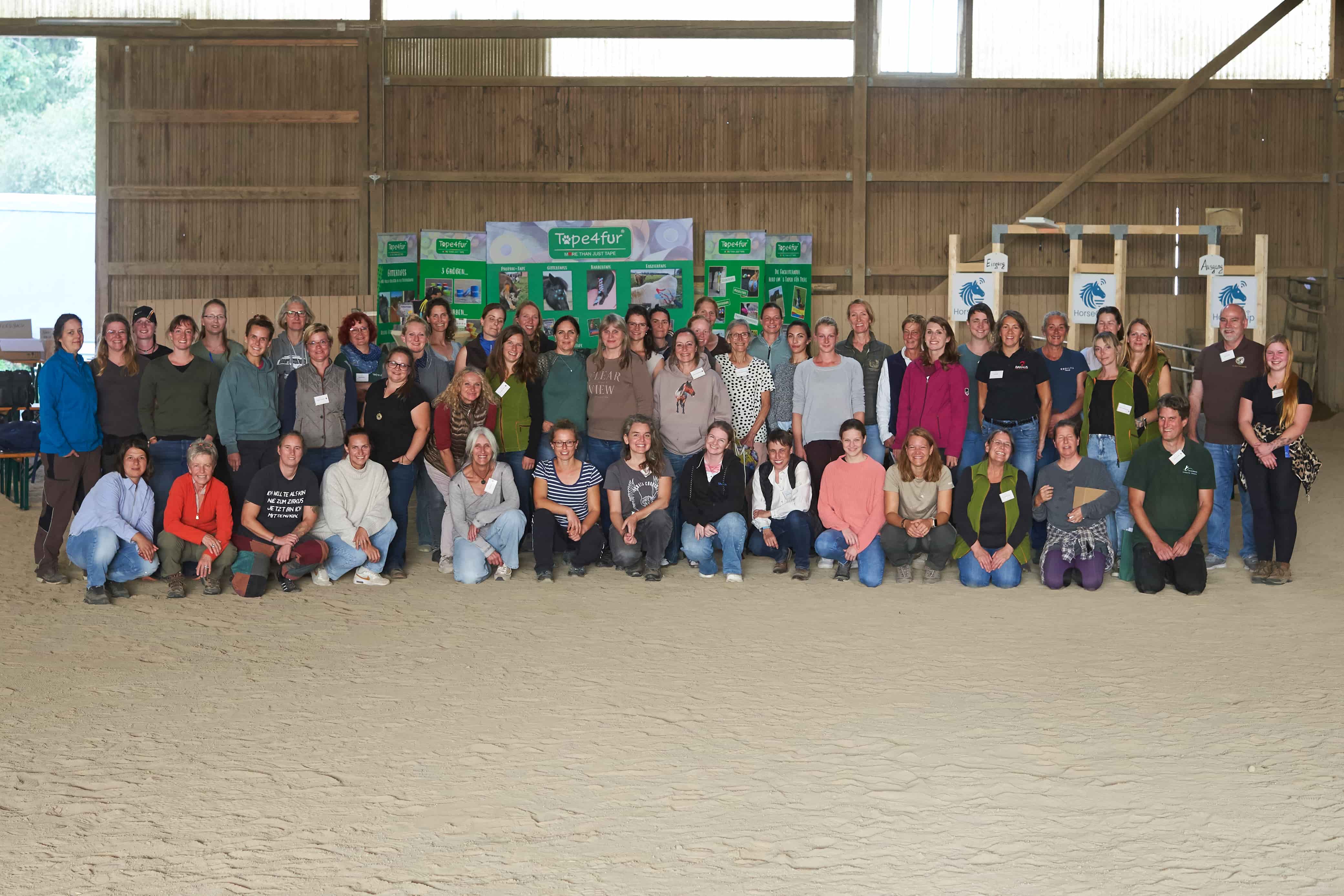 Gruppenfoto aller Teilnehmenden